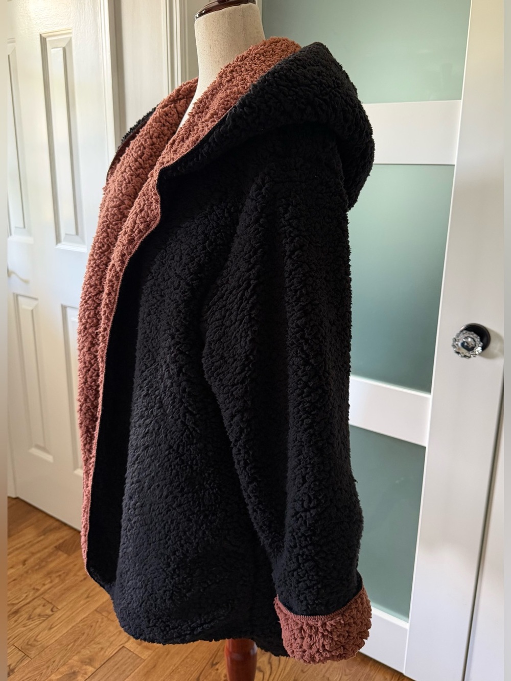 Urban Outfitters Reversible Teddy Jacket in Black and Brown - Picture 6 of 8